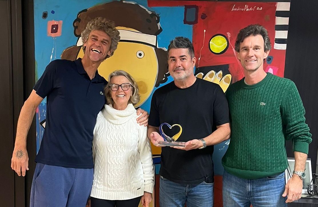 Luciano Martins recebe homenagem do Instituto Guga Kuerten (IGK)